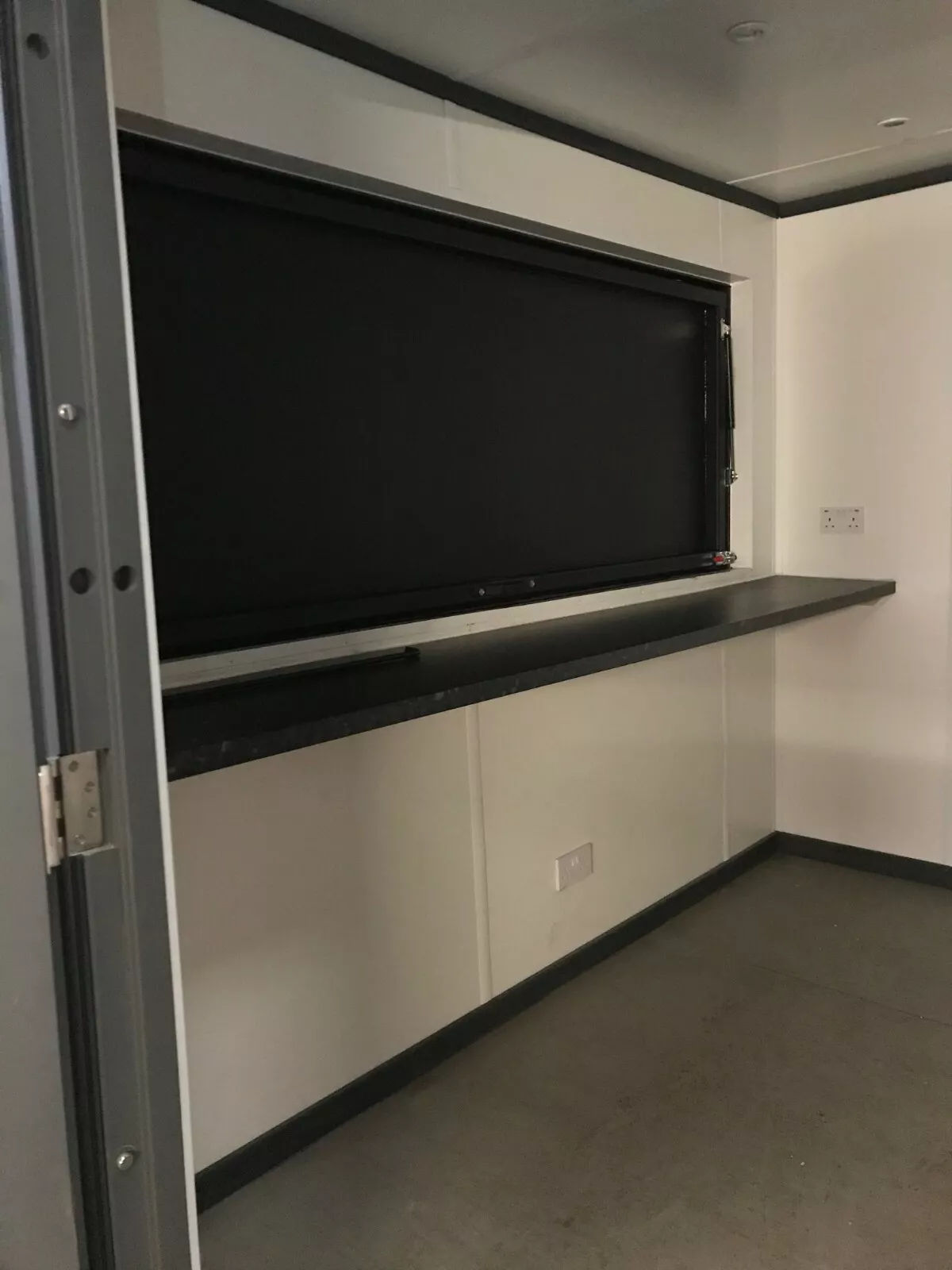 10ft x 8ft cladded food/drink outlet shipping containers 10ft x 8ft cladded food/drink outlet shipping containers
